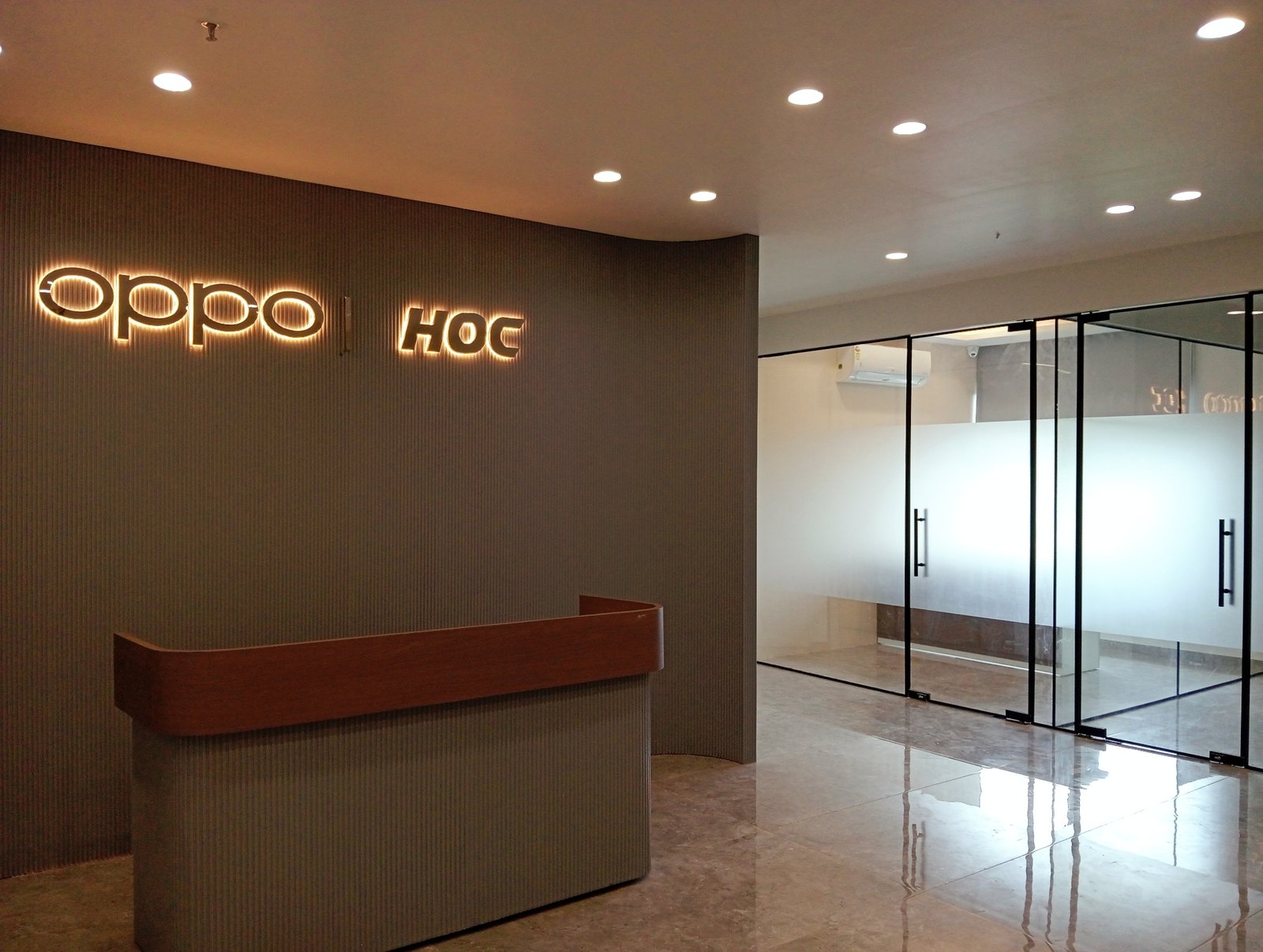 VP-18 Glass Partition